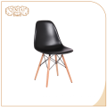Popular assento de plástico PP pés de madeira de faia cadeiras de jantar venda barato
